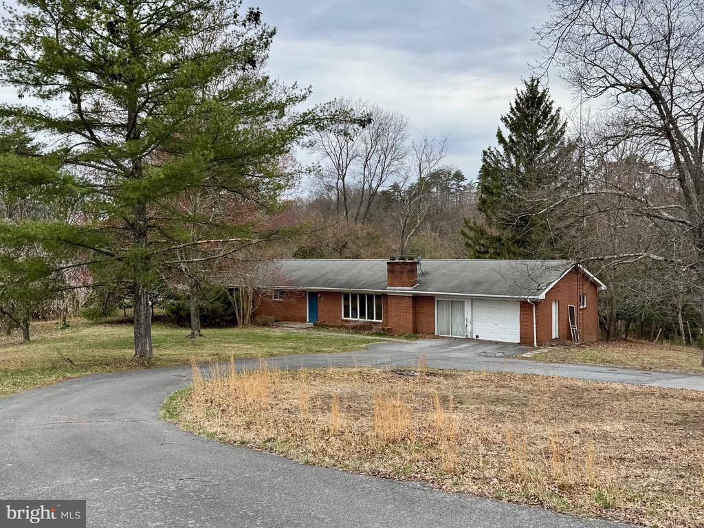64 Sarah Ann Ln
