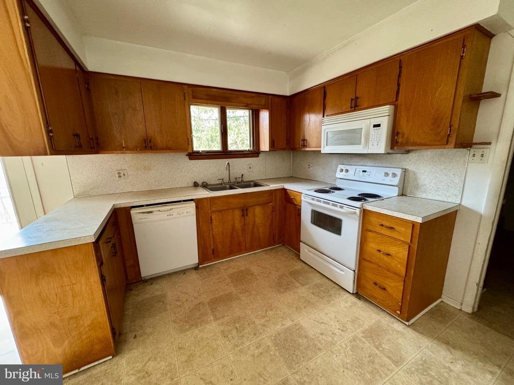 64 Sarah Ann Ln