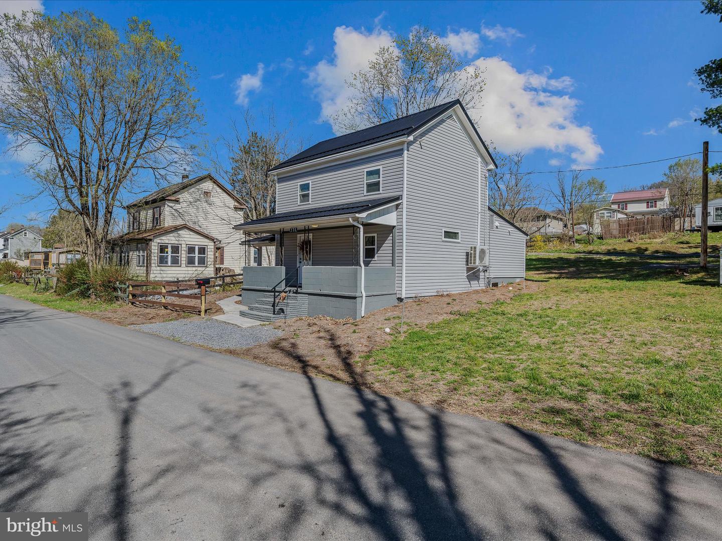 171 James St