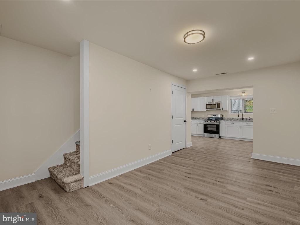 171 James St