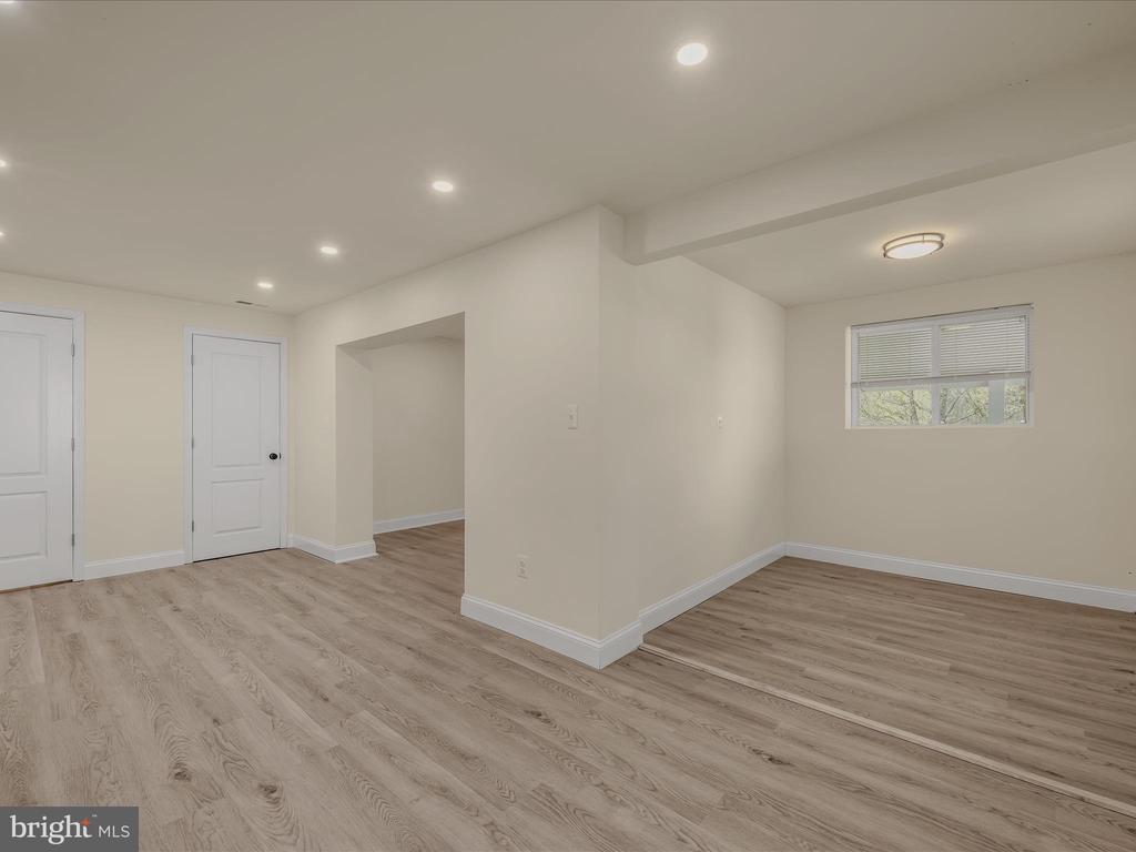 171 James St