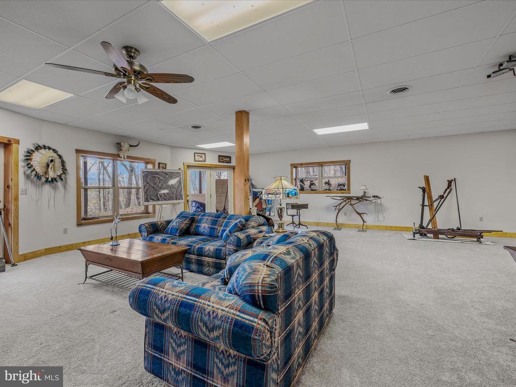 1903 Gaither Rd