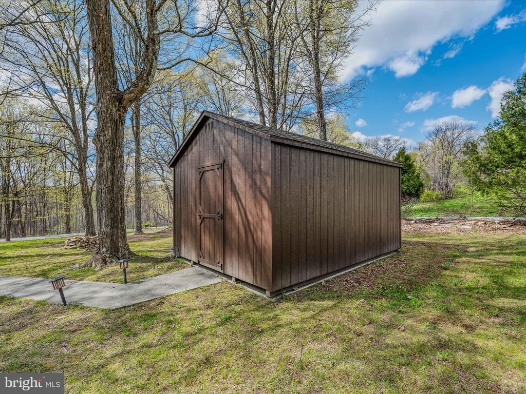 56 Sir Johns Run Rd