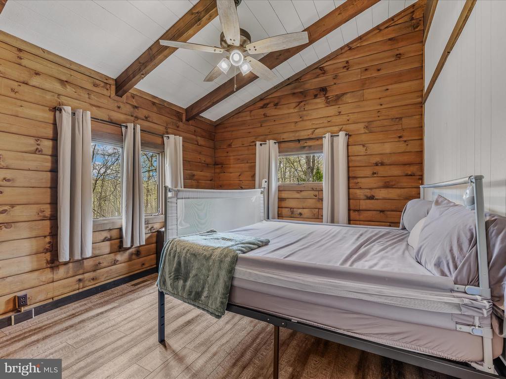 56 Sir Johns Run Rd