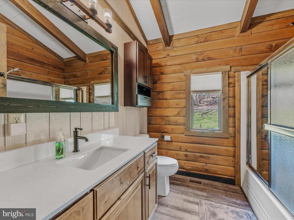 56 Sir Johns Run Rd