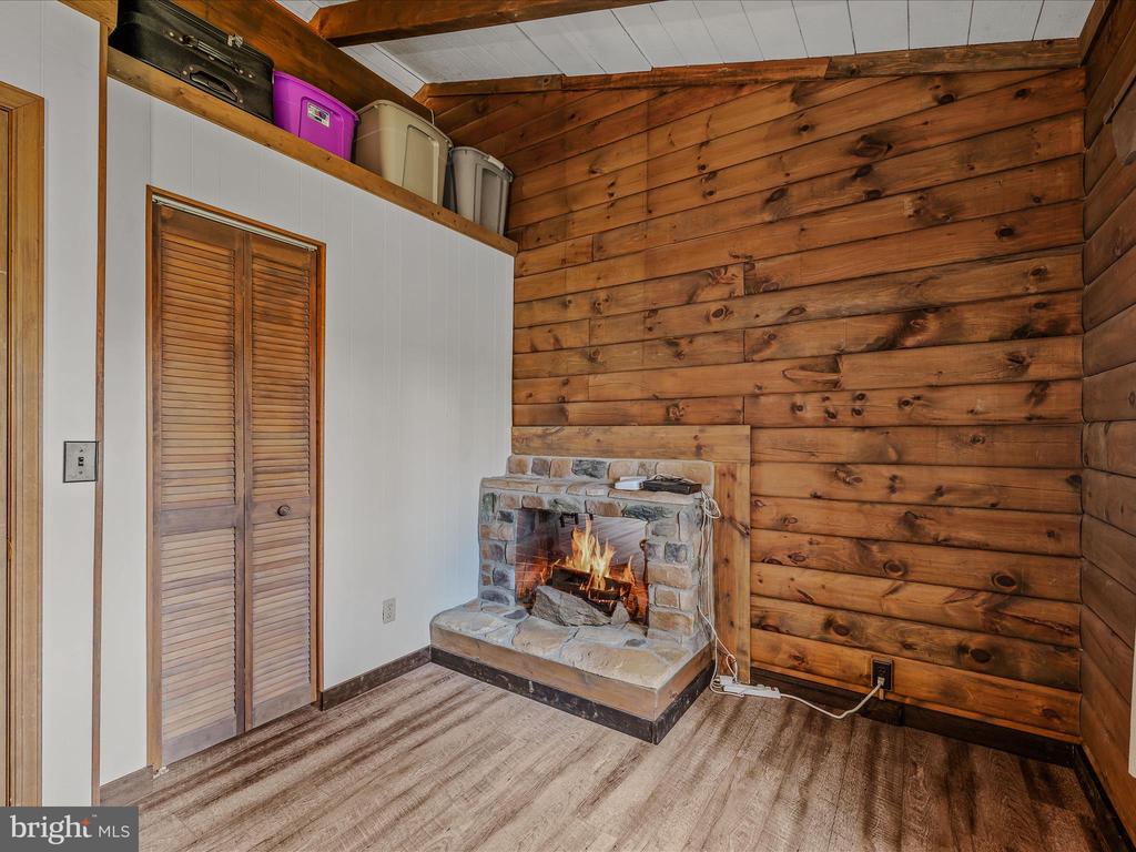 56 Sir Johns Run Rd