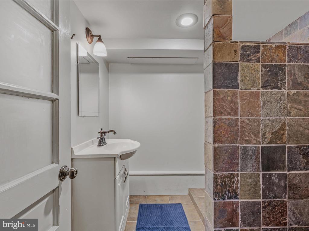 4232 Fairview Dr