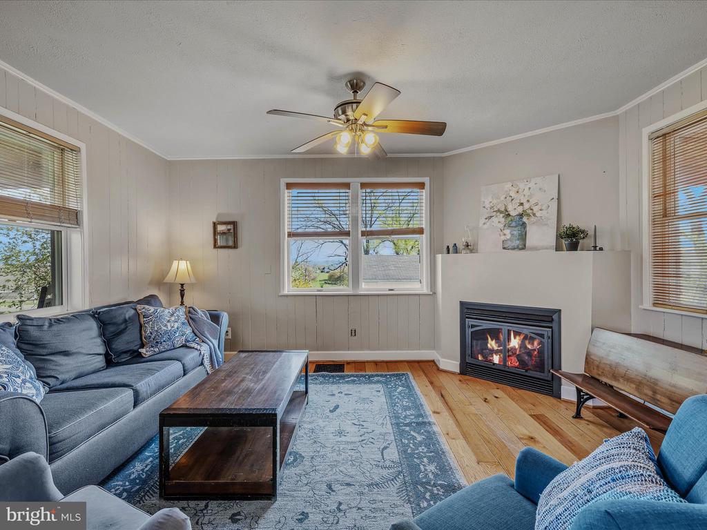 4232 Fairview Dr