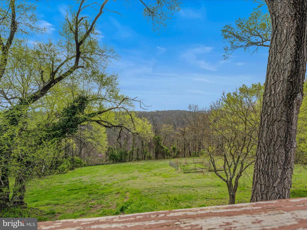 4232 Fairview Dr