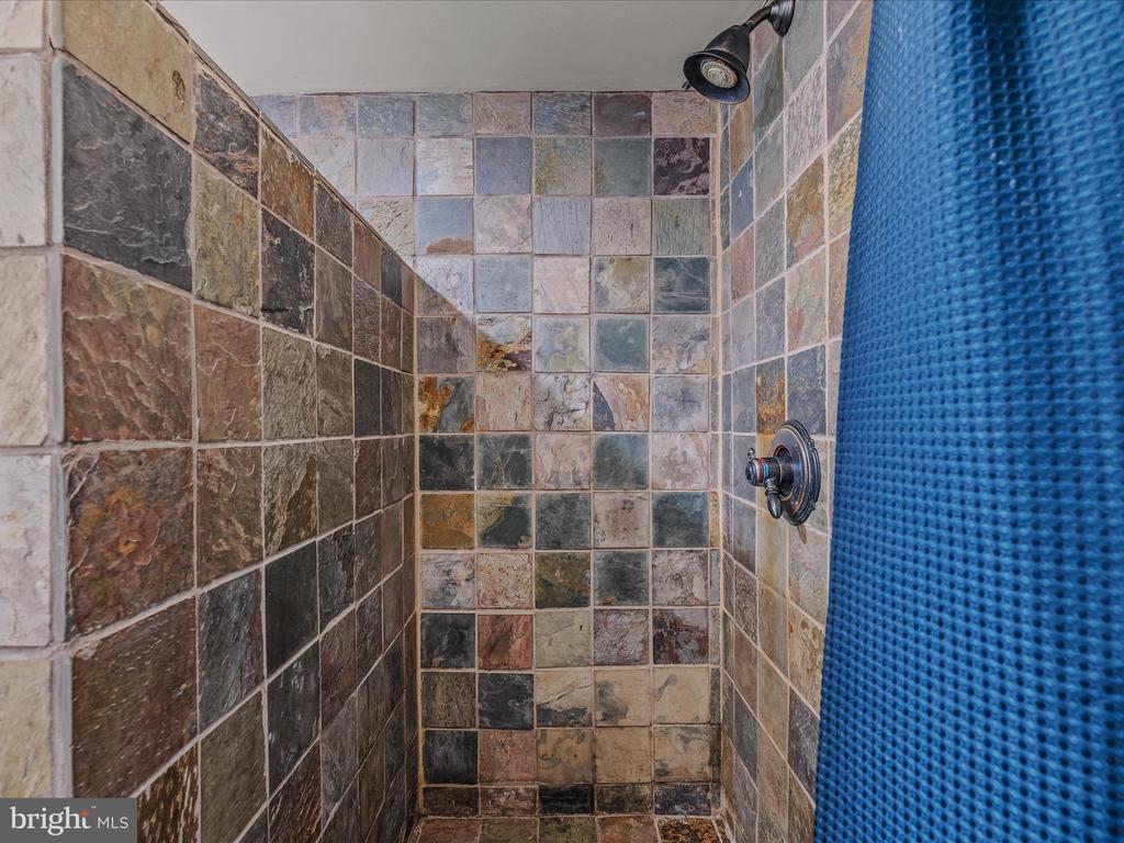 4232 Fairview Dr