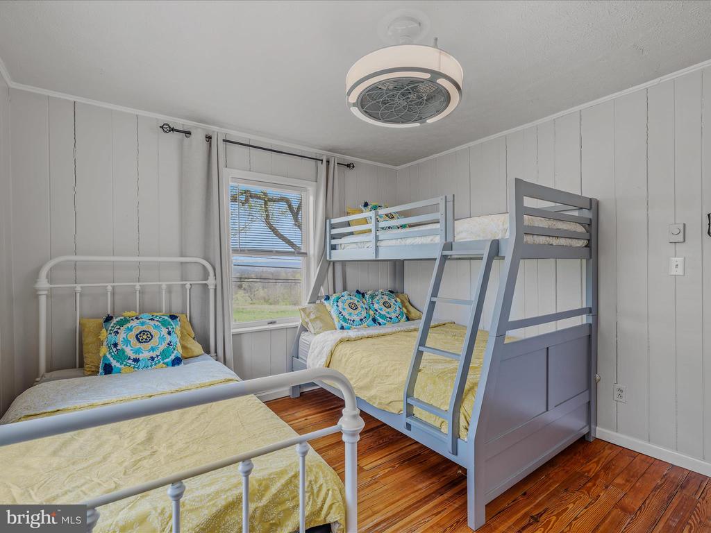 4232 Fairview Dr