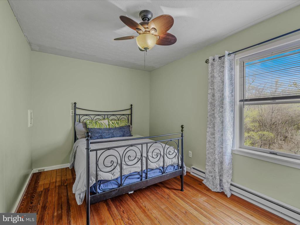 4232 Fairview Dr