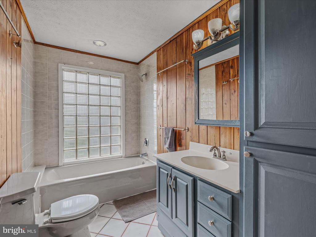 4232 Fairview Dr