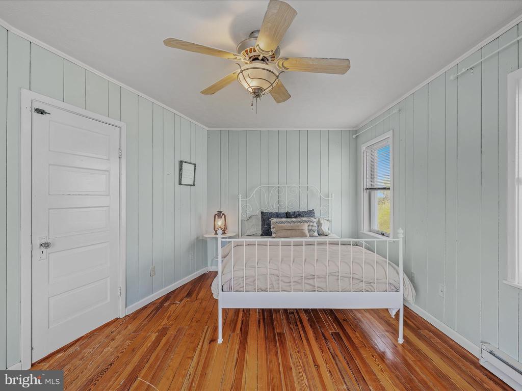 4232 Fairview Dr