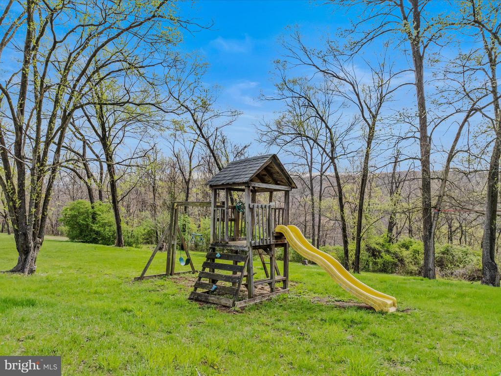 4232 Fairview Dr