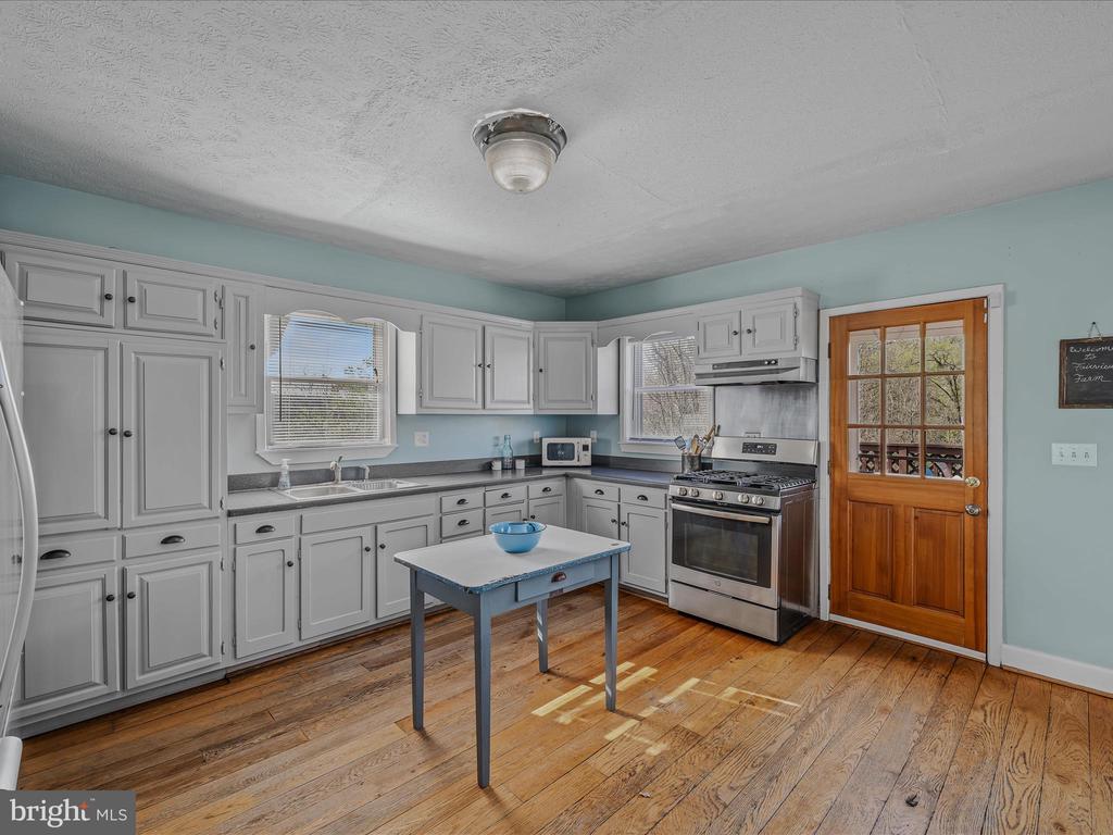 4232 Fairview Dr