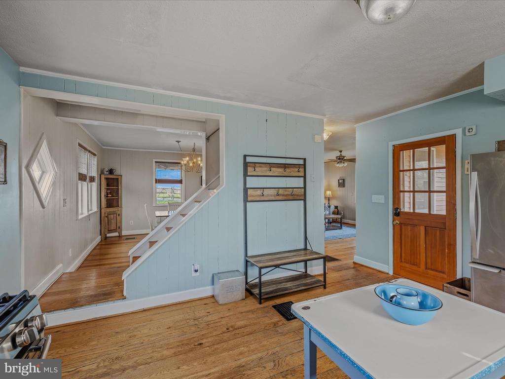 4232 Fairview Dr