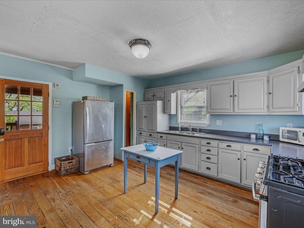 4232 Fairview Dr
