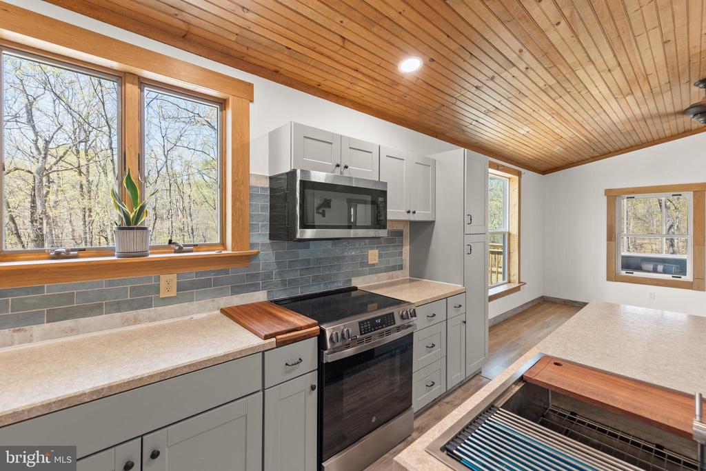 275 OAK FOREST LANE