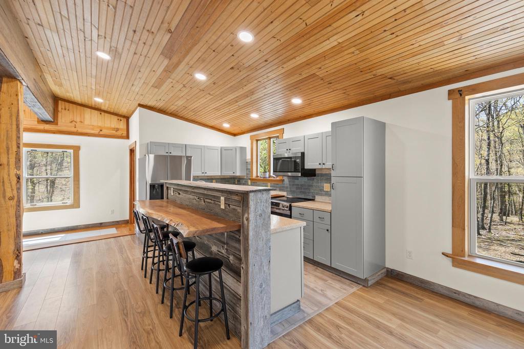 275 OAK FOREST LANE