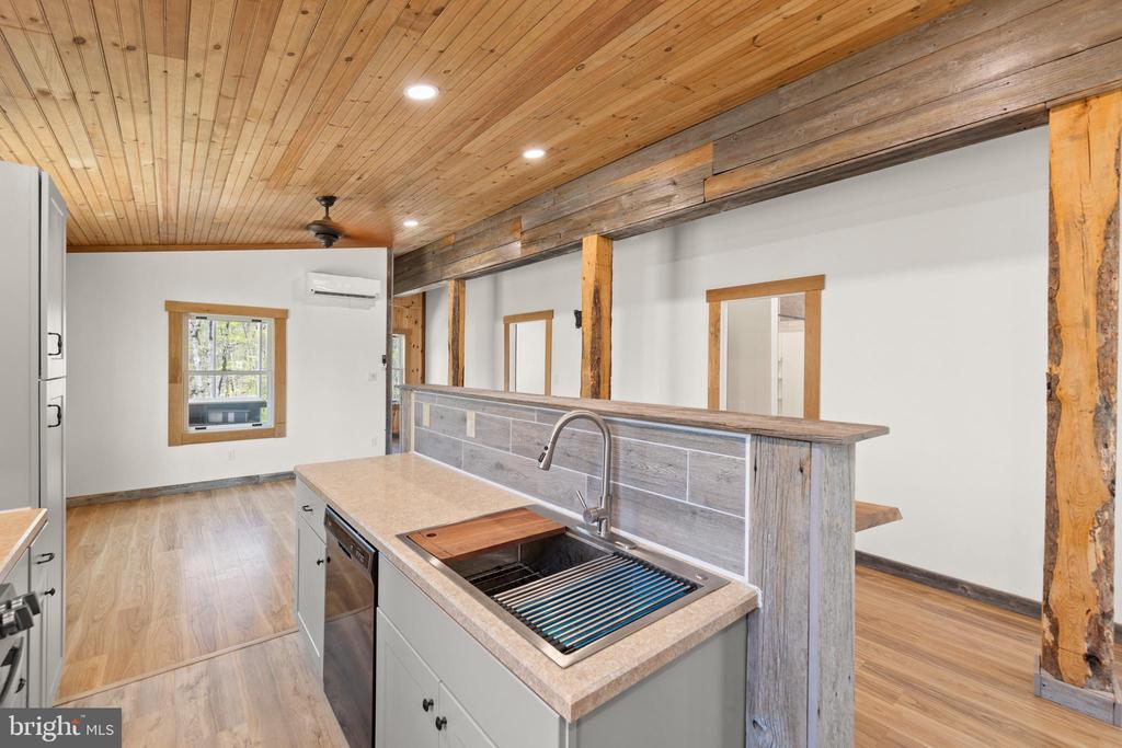 275 OAK FOREST LANE
