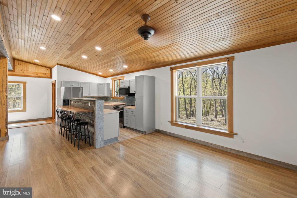 275 OAK FOREST LANE