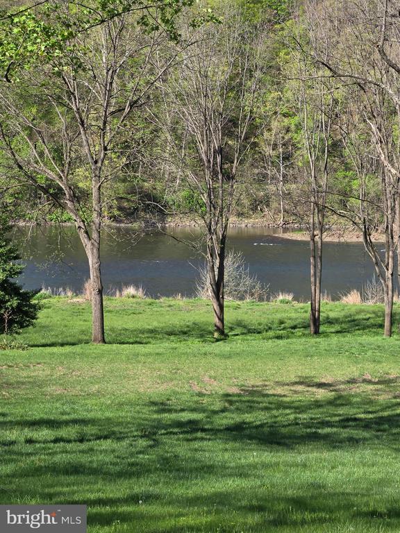 326 Doe Gully Rd