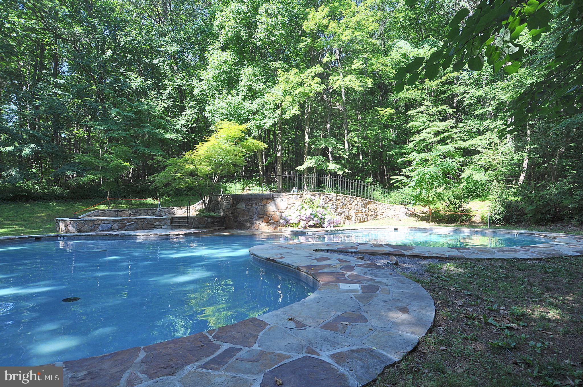 17 MOUNTAINSIDE LOOP