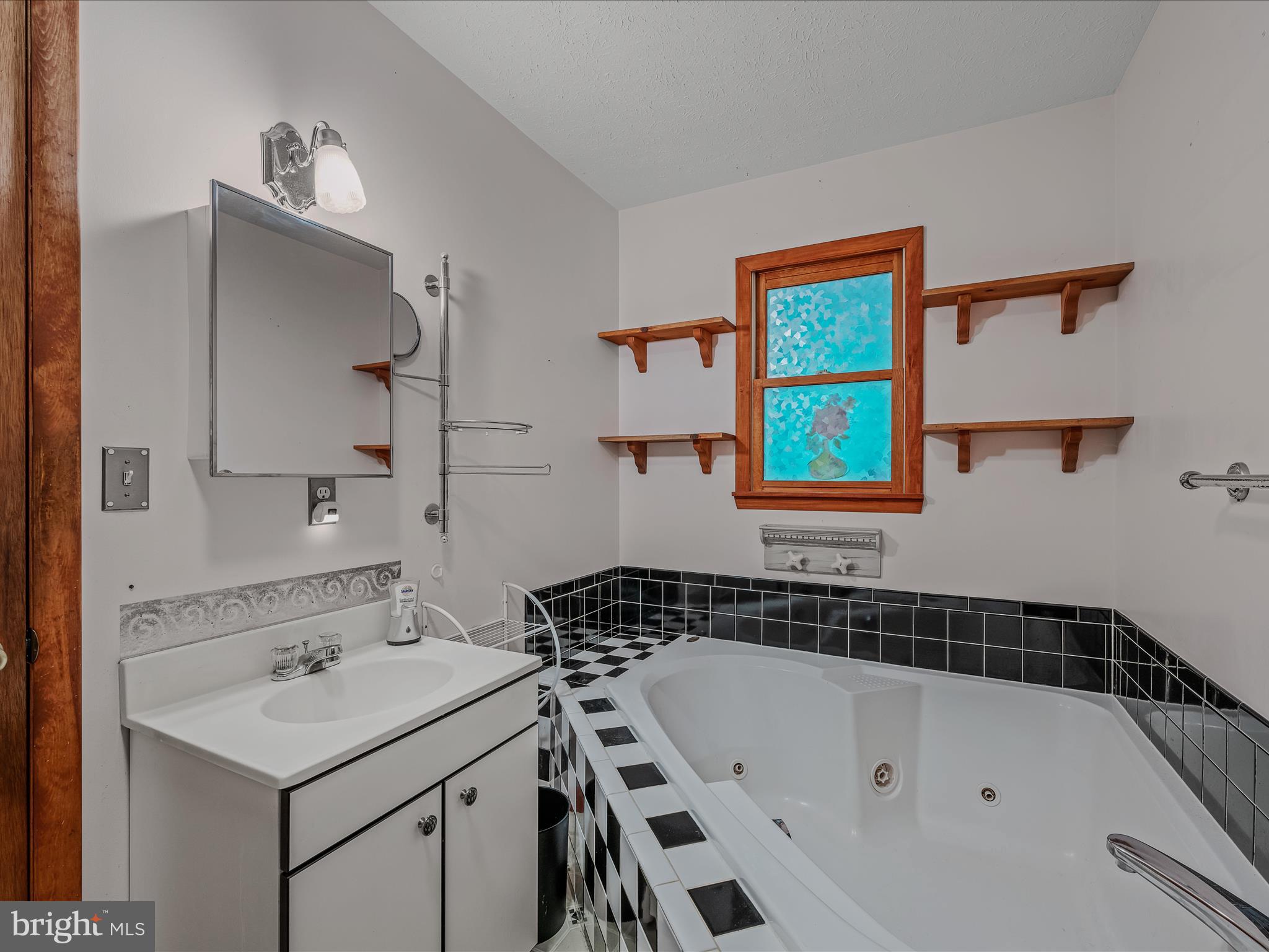 17 MOUNTAINSIDE LOOP