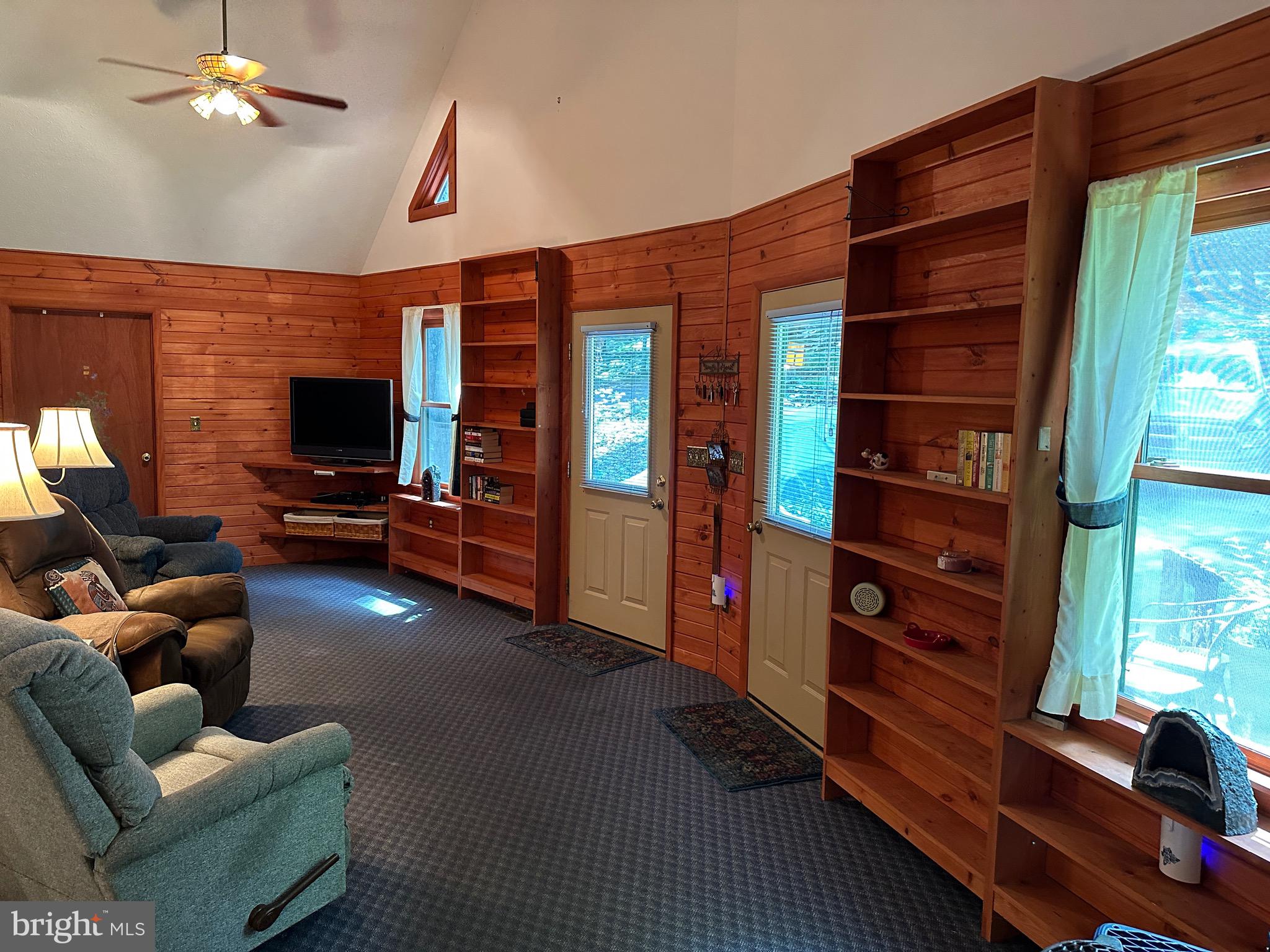 17 MOUNTAINSIDE LOOP