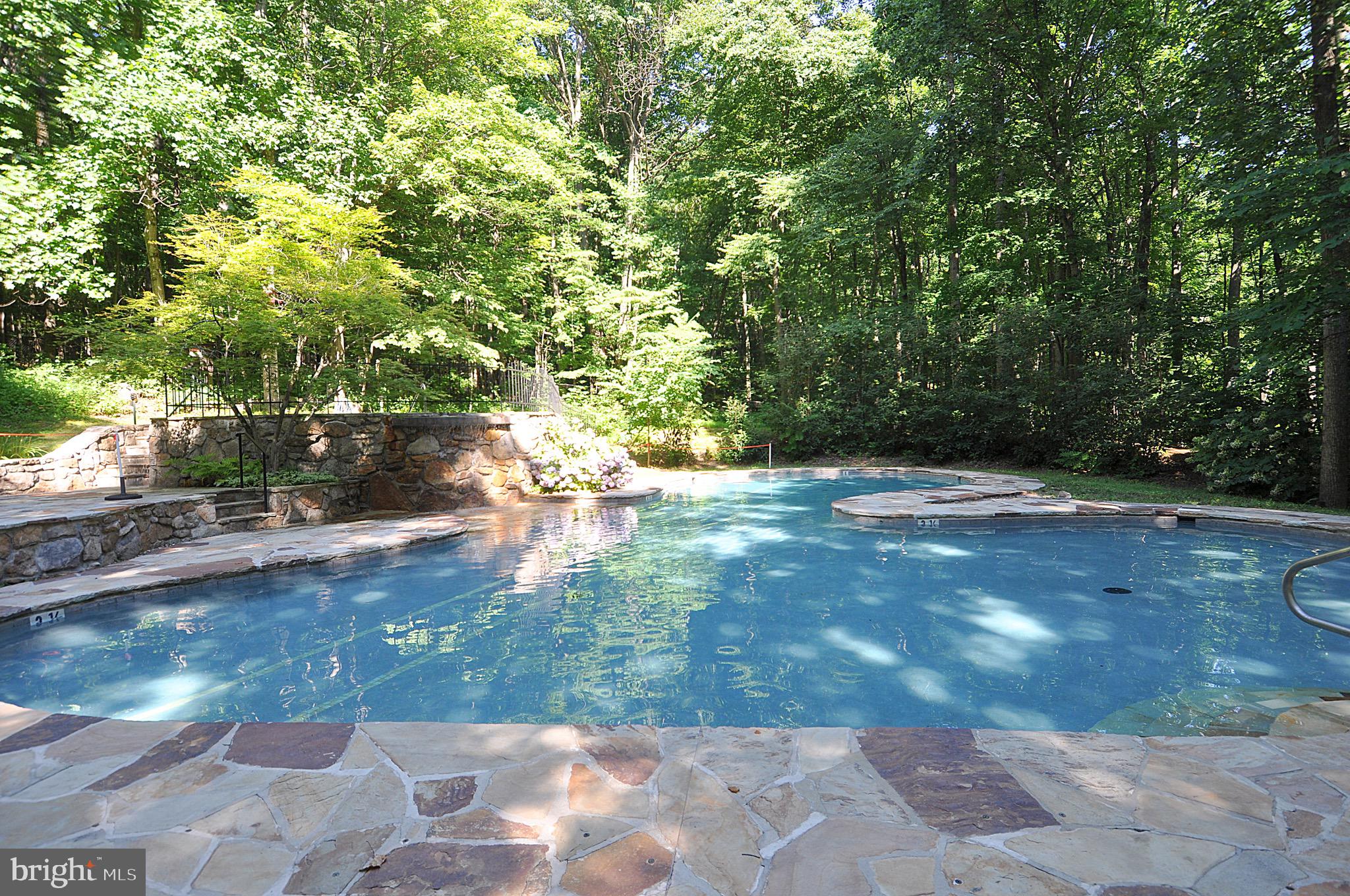 17 MOUNTAINSIDE LOOP