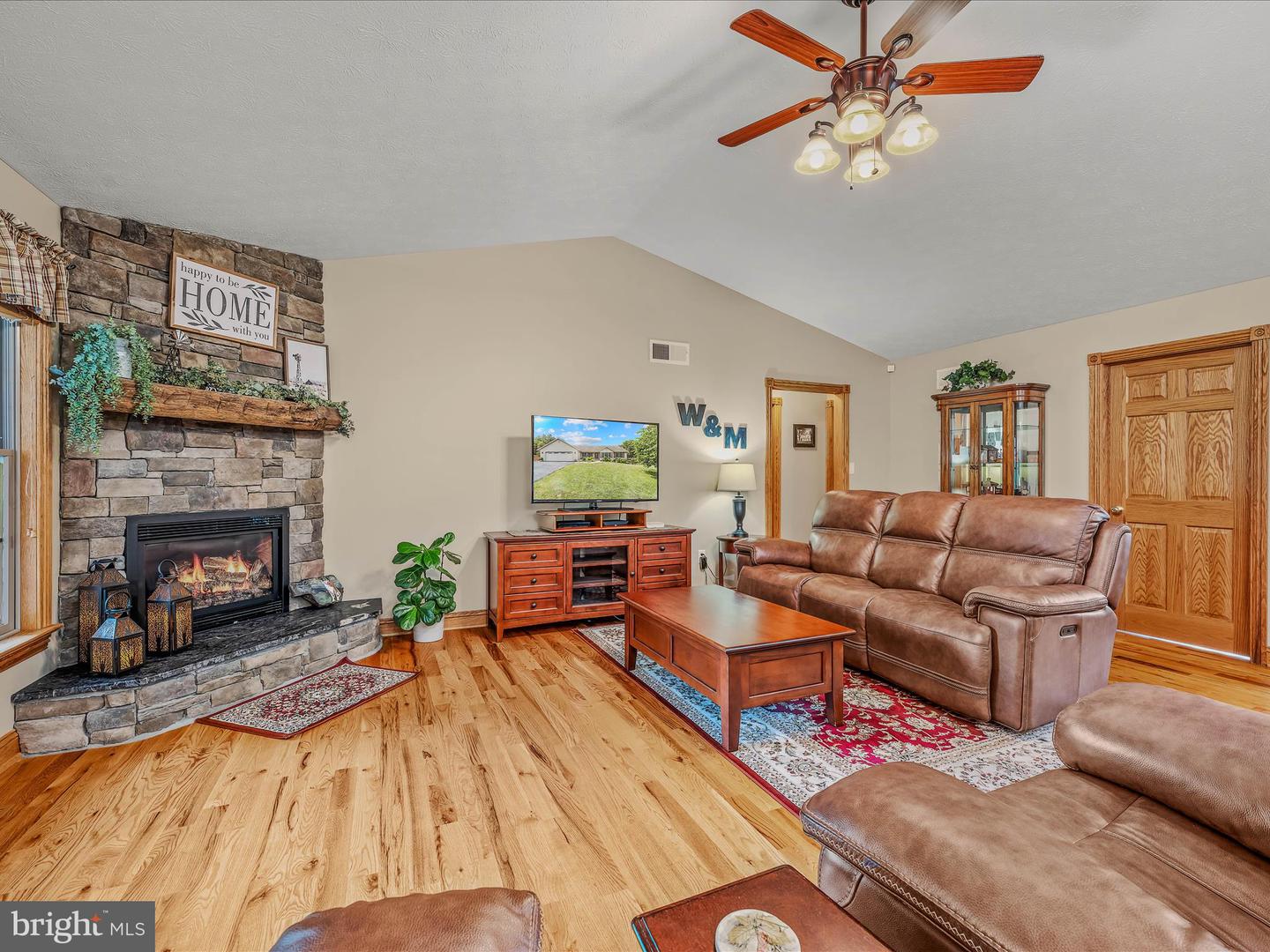 81 Fairview Oaks Ln