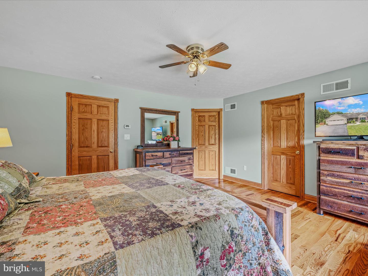 81 Fairview Oaks Ln