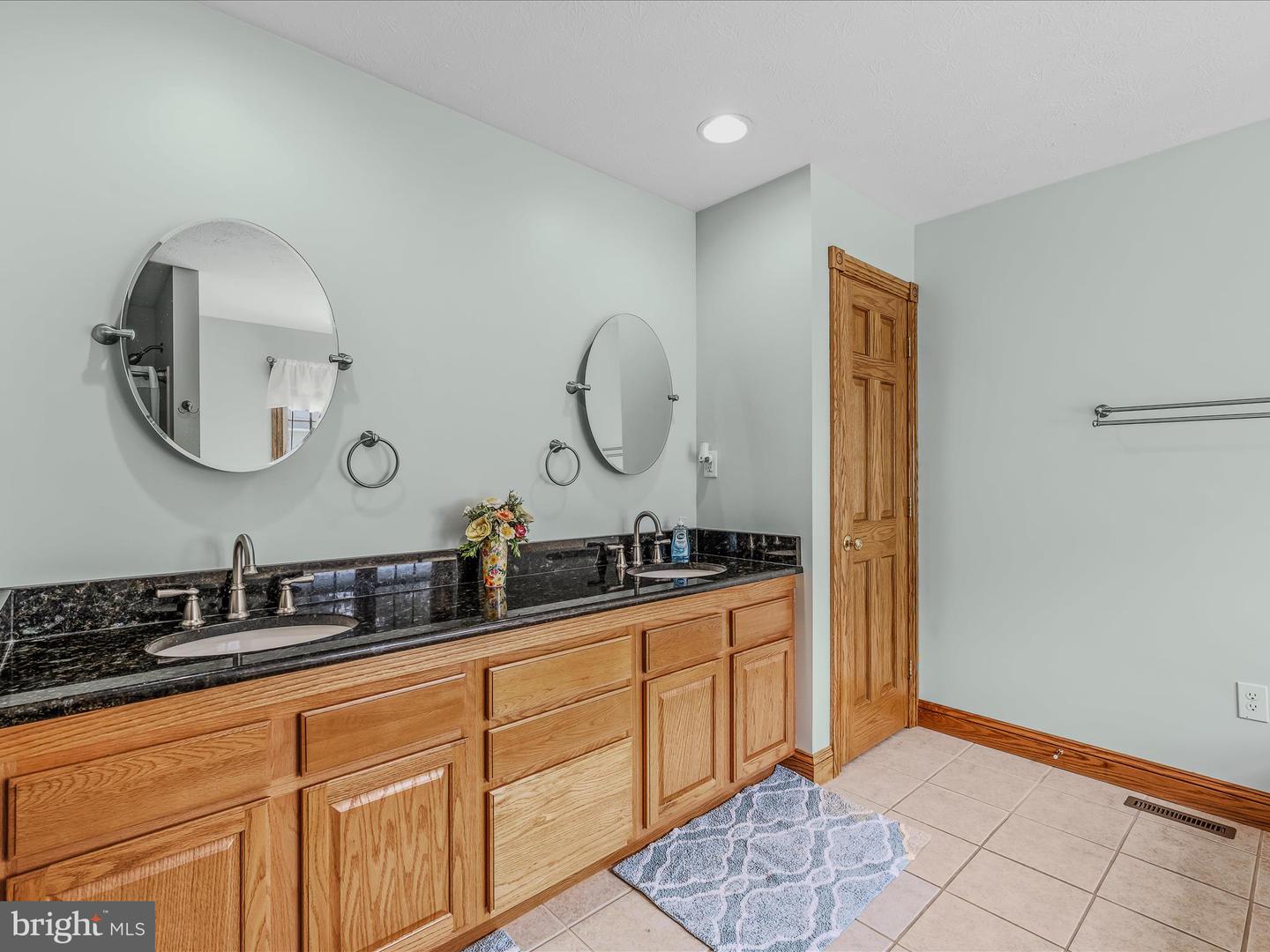 81 Fairview Oaks Ln