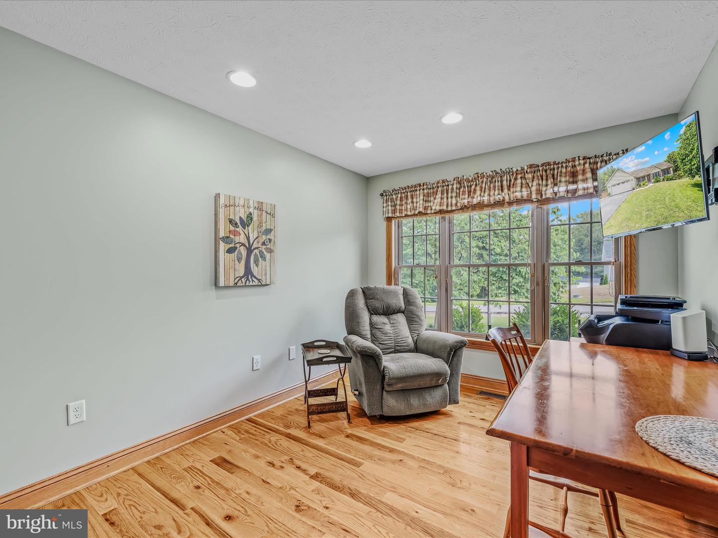 81 Fairview Oaks Ln