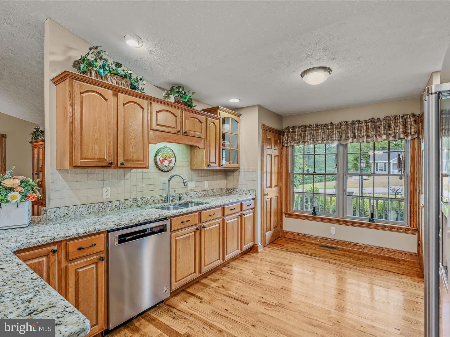 81 Fairview Oaks Ln