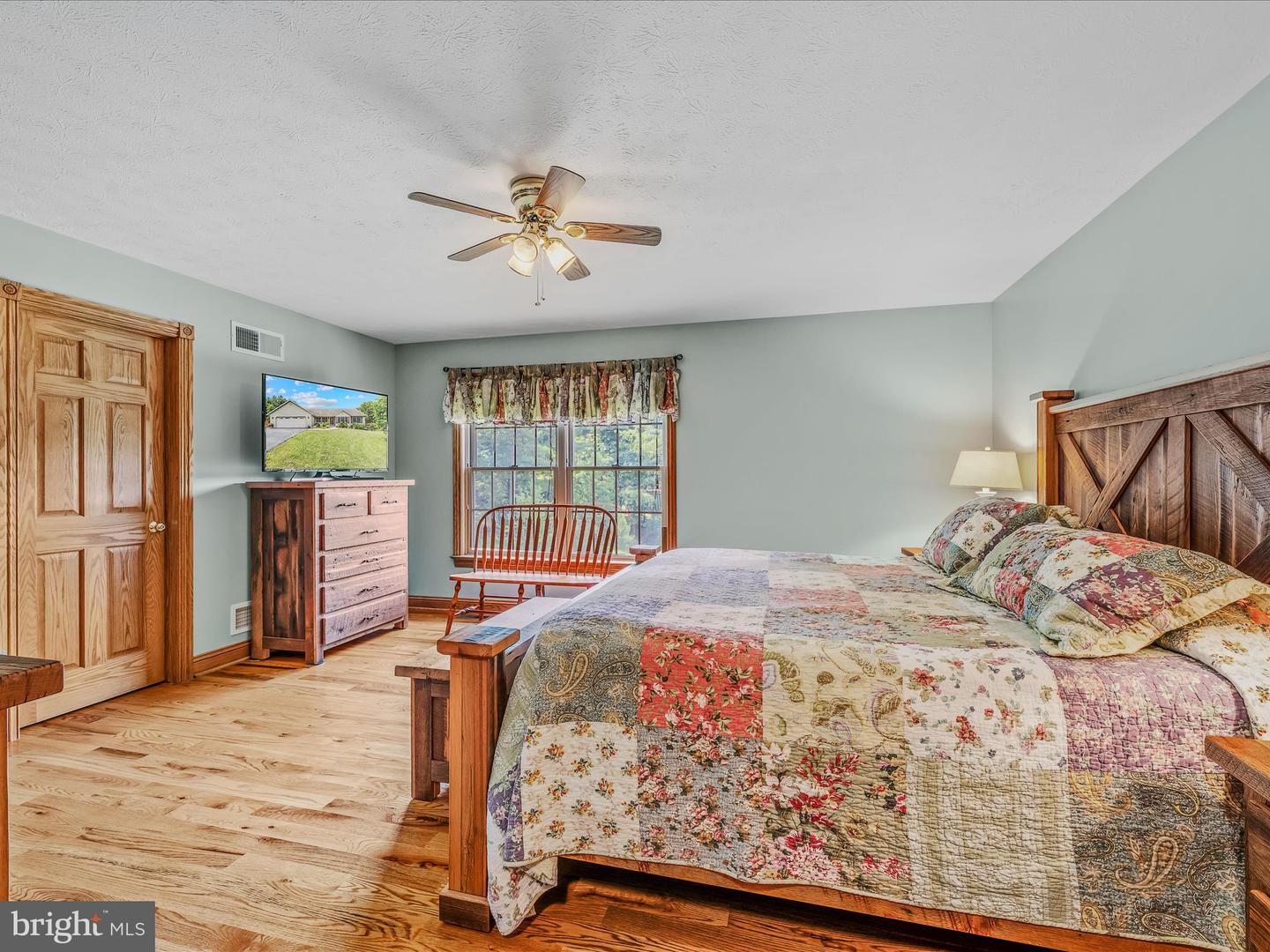 81 Fairview Oaks Ln