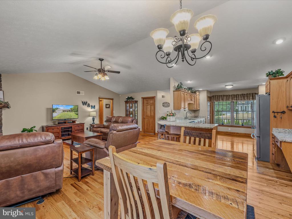 81 Fairview Oaks Ln