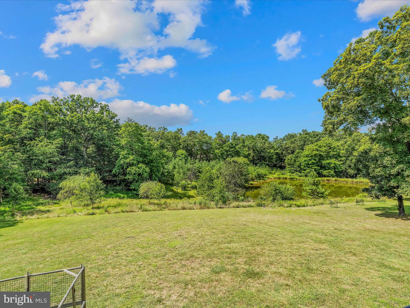 81 Fairview Oaks Ln
