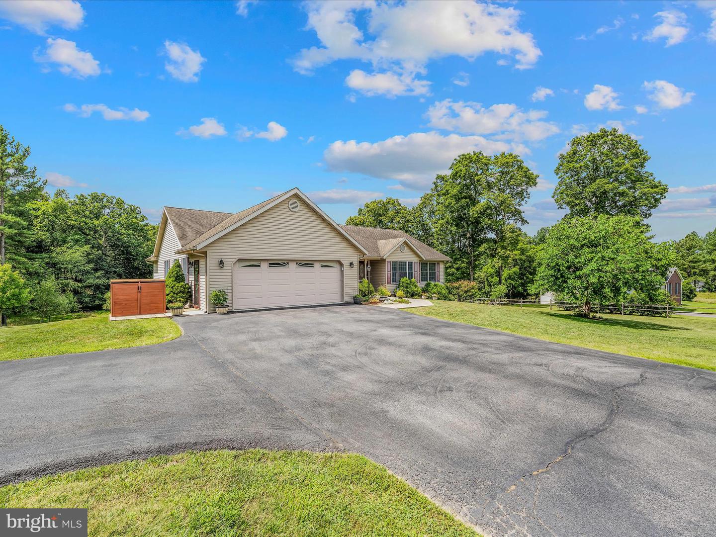 81 Fairview Oaks Ln