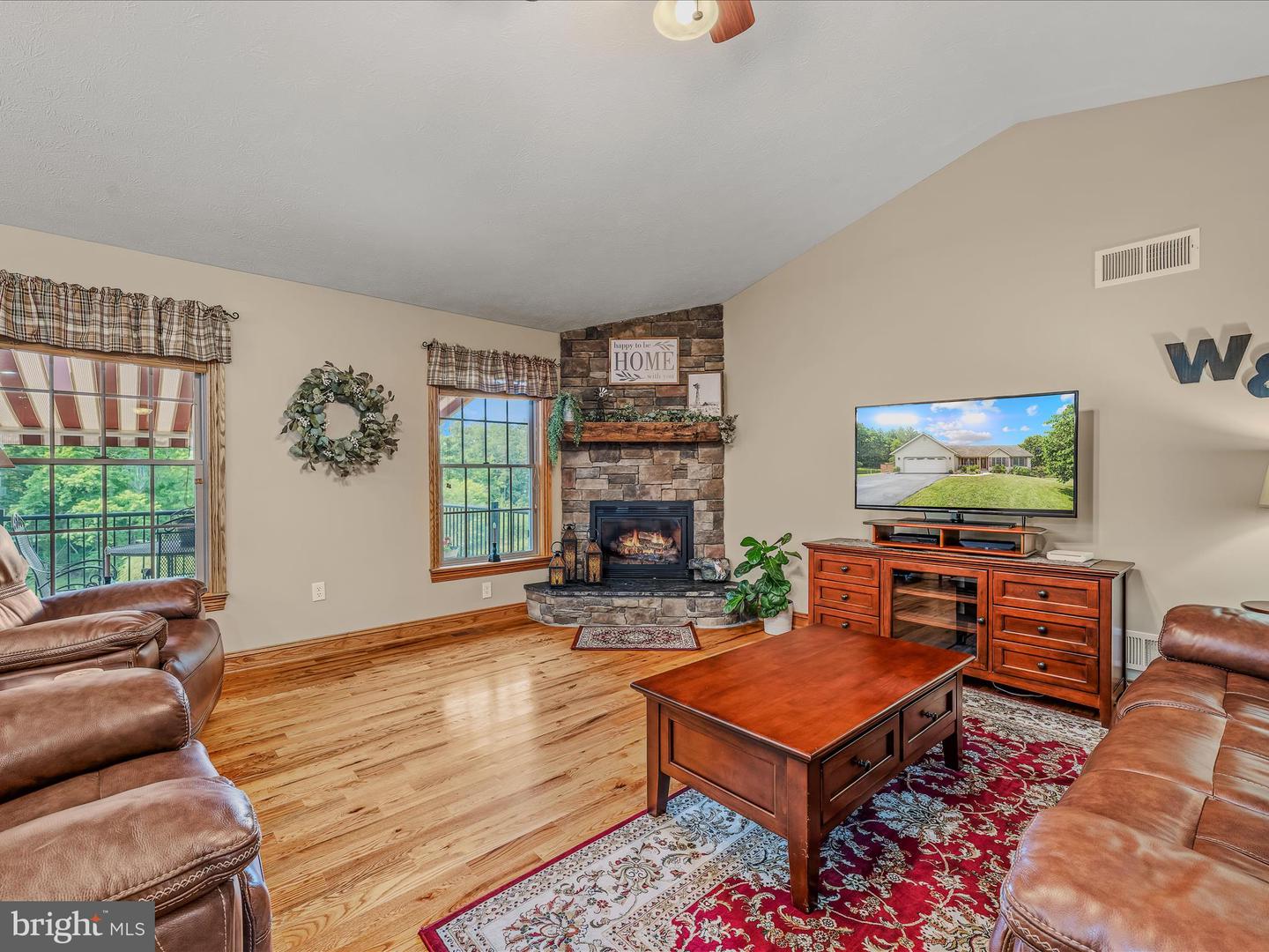 81 Fairview Oaks Ln