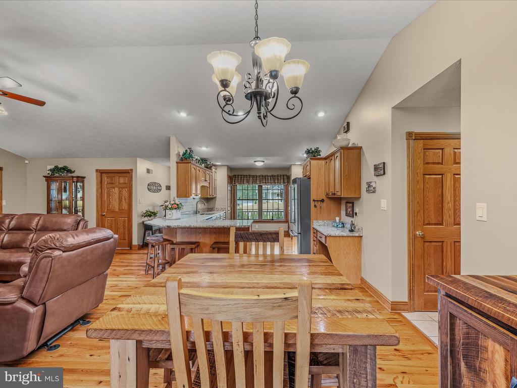 81 Fairview Oaks Ln