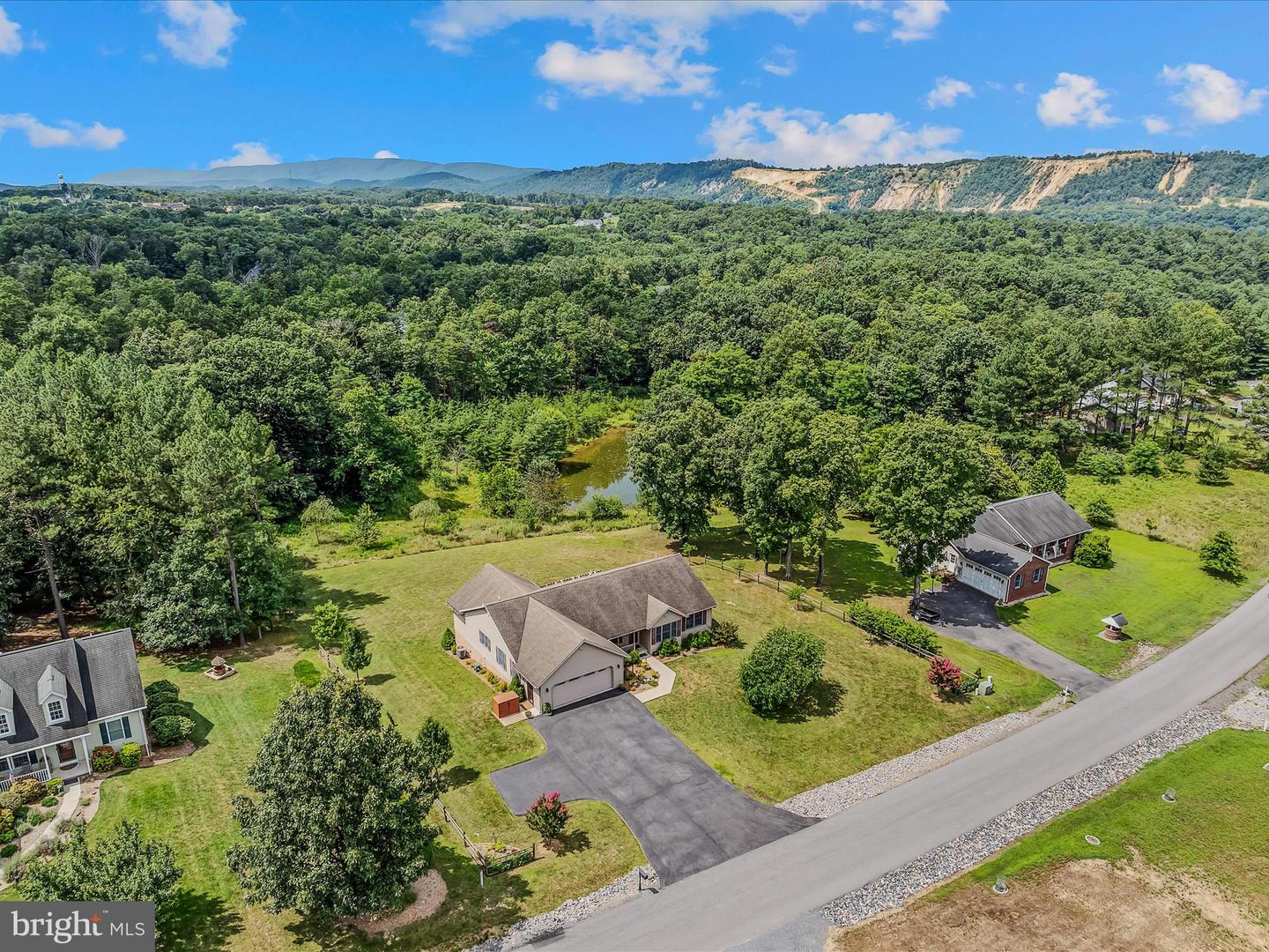 81 Fairview Oaks Ln