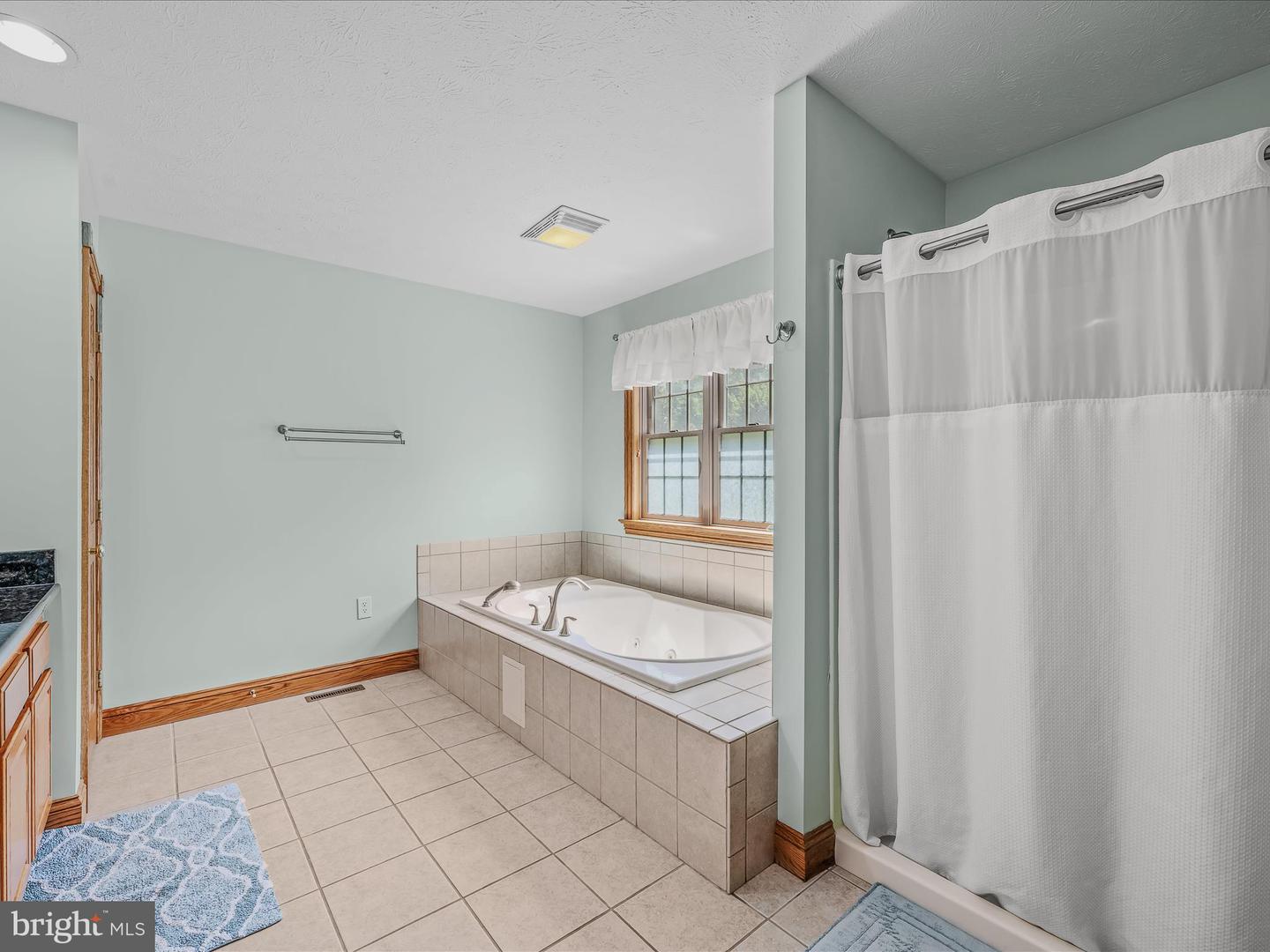 81 Fairview Oaks Ln