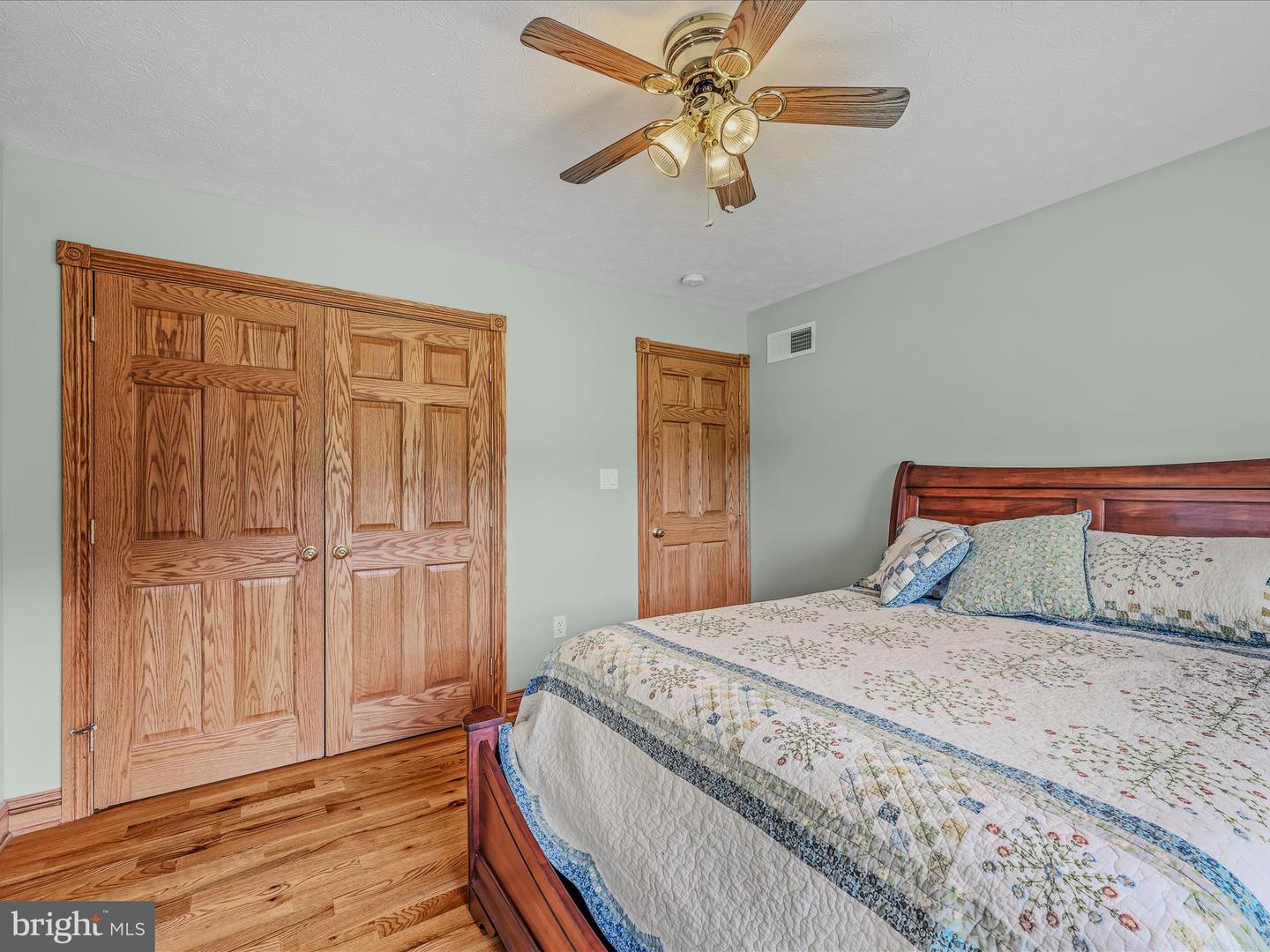 81 Fairview Oaks Ln