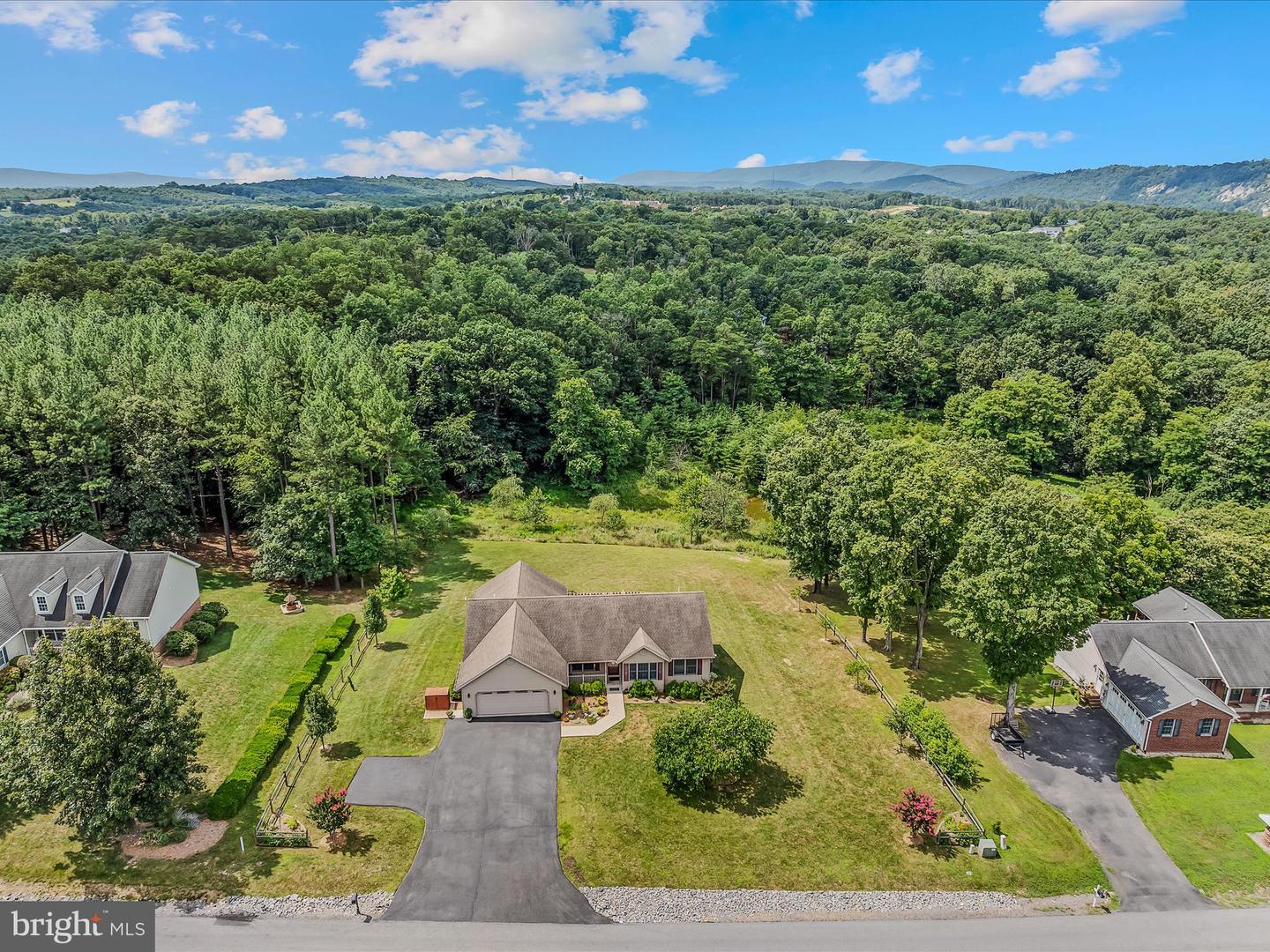 81 Fairview Oaks Ln