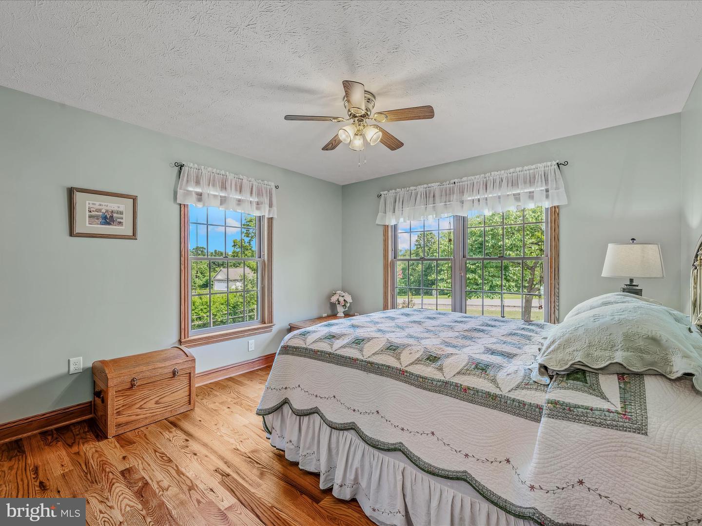81 Fairview Oaks Ln