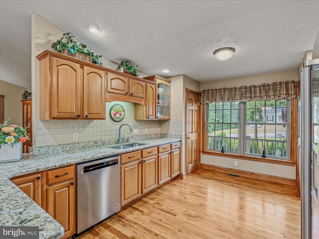 81 Fairview Oaks Ln