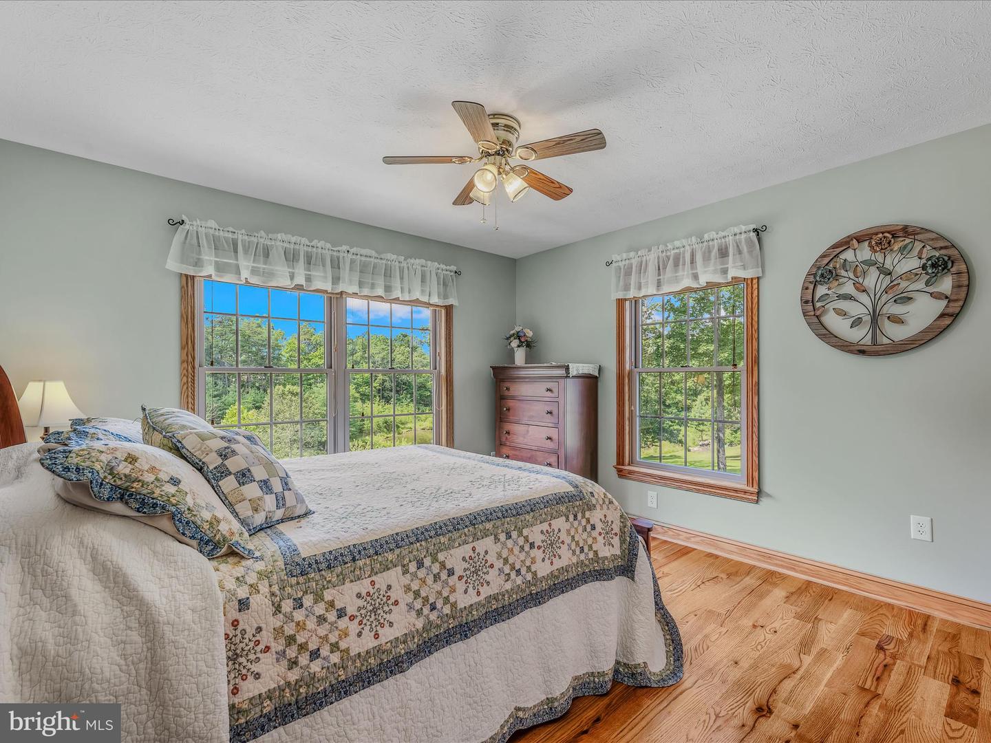 81 Fairview Oaks Ln