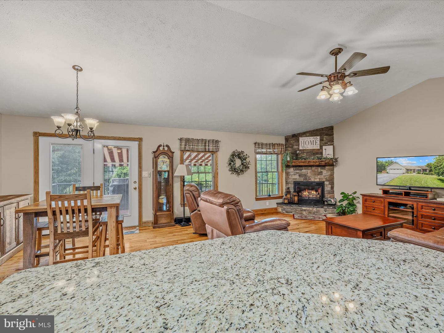 81 Fairview Oaks Ln